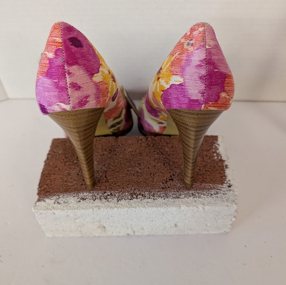 Shoes Style & Co. Pink  Multicolor Floral Heels Never Worn Size 7 - Picture 5 of 6